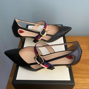 Gucci black leather kitten pumps with strap 38.5
